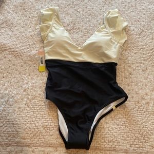 NWT Summersalt the ruffle backflip